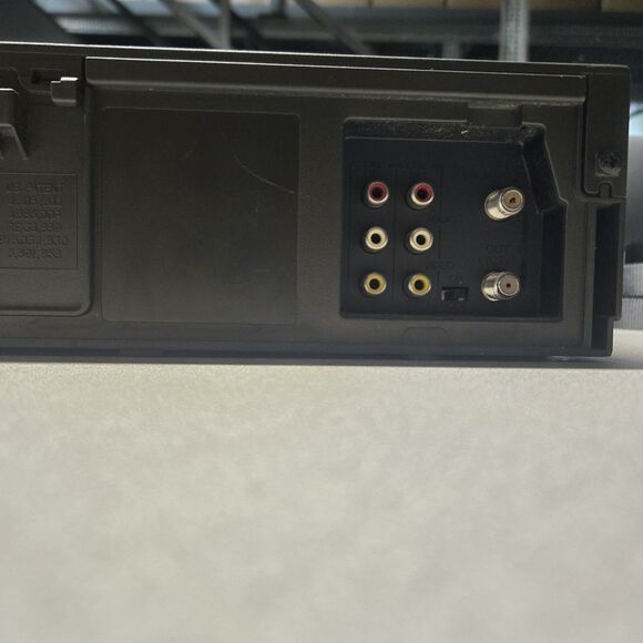 RCA VR623HF 4-Head Hi-Fi Stereo VCR VHS Player For Parts or Repair As-Is - Picture 5 of 5